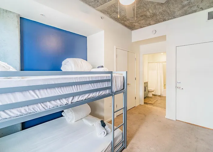 Calm 2bd - Dt - Gym, Pool, Parking - Sleep 8 * Phoenix