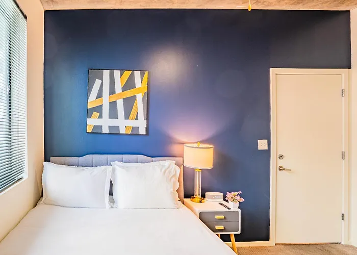 Calm 2bd - Dt - Gym, Pool, Parking - Sleep 8