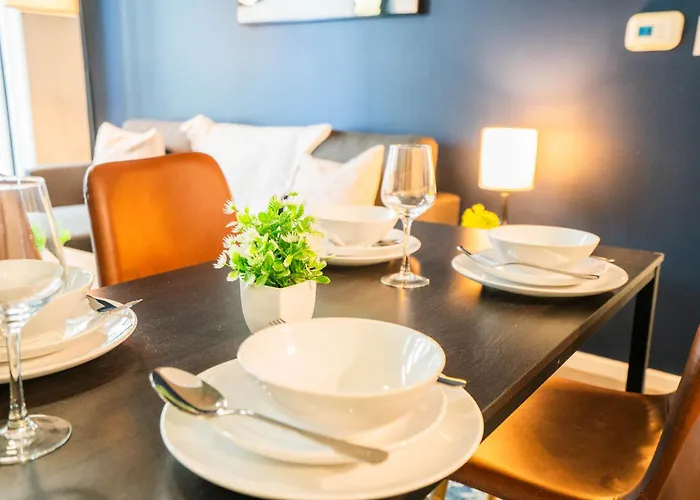 Calm 2bd - Dt - Gym, Pool, Parking - Sleep 8 Apartamento *