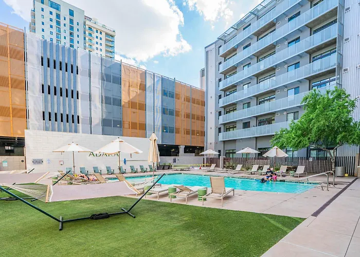 Calm 2bd - Dt - Gym, Pool, Parking - Sleep 8