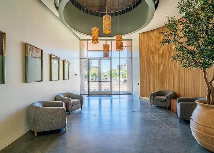 Calm 2bd - Dt - Gym, Pool, Parking - Sleep 8 * Phoenix