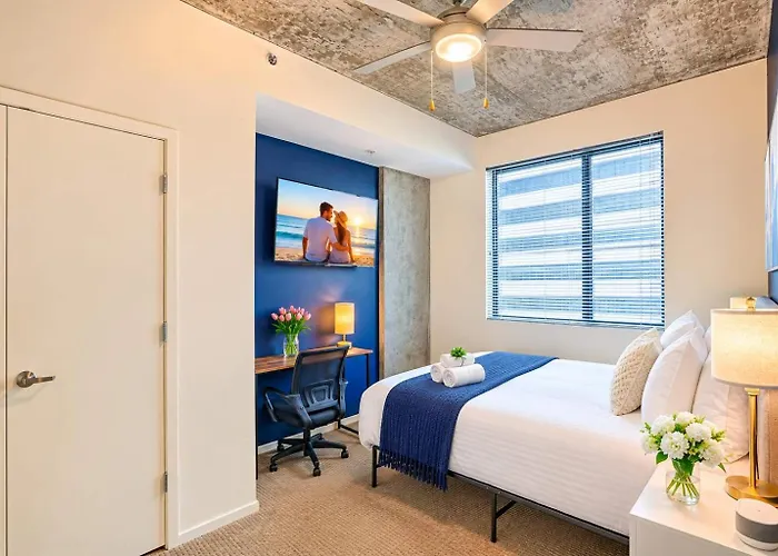 Calm 2bd - Dt - Gym, Pool, Parking - Sleep 8 Apartamento
